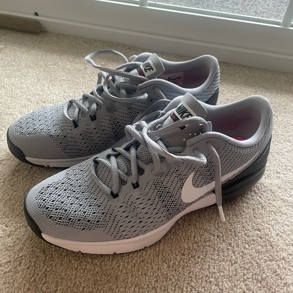 Nike Men’s Air Max Typha Size 8.5 Grey Training Shoe LIKE NEW. WORN 1 TIME - Picture 1 of 5